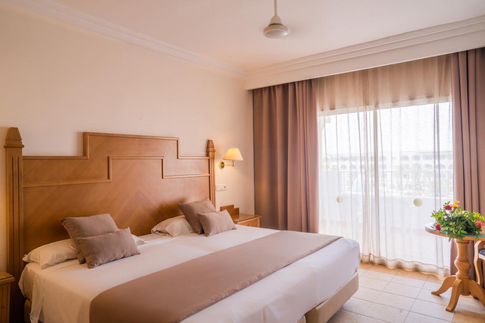 Double Room,1557318826:JPEG